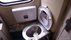2013年安徽夫妻坐火车回家妻子独自上厕所半个小时后“消失”